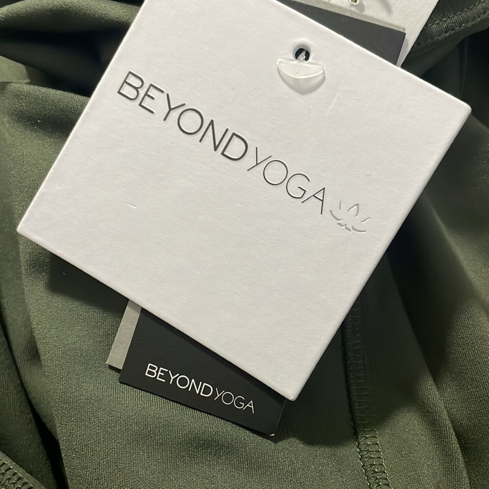 NWT Beyond Yoga • POWERBEYOND strive pocket midiegging 2.0 modern olive 25” sz S - Picture 10 of 11
